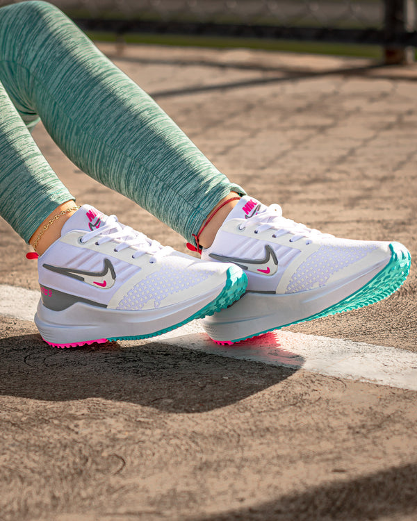 NIKE ZOOM WINFLO 9